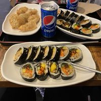 Sushi + Dumplies picantes at Maru JaYeonSik Kimbap in Seoul