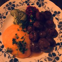 Vegan meatballs, cranberries, pickled cucumber, carrot patatoes at Brasserie Uno in Zermatt