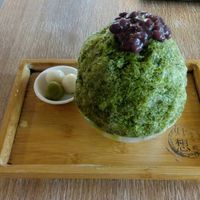 Mocha shaved ice. Red beans on top, mocha jelly inside. Vegan. at Hǎo Xiǎng Chī Bīng 好想吃冰 - Gongguan in Taipei