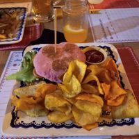 Hambúrguer Cana Verde com batata mix at Bira dos Namorados in Braga