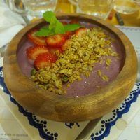 Açai bowl com leite vegetal at Bira dos Namorados in Braga