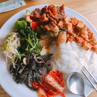 3 different namools, broccoli, lettuce kimchi, radish kimchi,  mápó dòufu  at Sangrokwon Chaesikdang in Seoul
