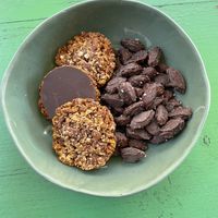 Sweet-salty-chilli almonds and crunchy almond crackers at Poslasticarnica Suma in Belgrade