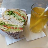 Vegan bagel with homemade ice tea at Bagelstein in Geneva