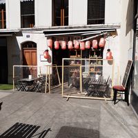 Outdoor seating at Ukiyo Noodlebar in Geneva