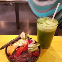 Vegan acai bowl and green juice! ❤️ at Hammock Juice Station in Barcelona