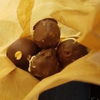 Peanut butter raw food balls on the go! ❤️ at Hammock Juice Station in Barcelona