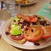 Vegan avocato toast with beetroot hummus at Coffeelicious Bakery in Dordrecht