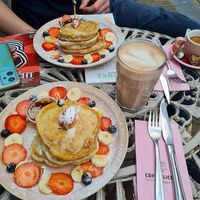 Vegan banana pancakes, cinnamon choco latte, and espresso at Coffeelicious Bakery in Dordrecht