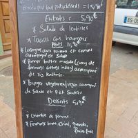 Dishes of the day. Only the burger can be made vegan at Numero Dix in Saint-etienne