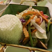 Reis mit Gemüse und diversen Saucen.  at Vegan Village in Hannover