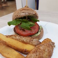 Cleopatra hamburger at Agavegan in Vila Velha