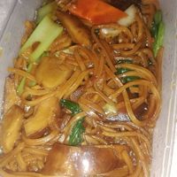 Noodles con ginger e finta carne at Happy Sambodi Vege Restaurant in Kuala Lumpur