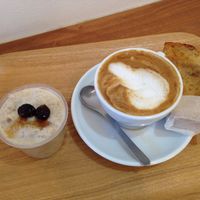 Soy latte, bread pudding with rum raisins and French toast at Pain de BRUN in Tokyo