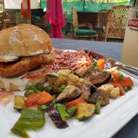 "Chicken" burger and ginger beer at Vegan Casa in Patnem