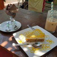 Chunky chocolate ice cream and mango cheesecake at Vegan Casa in Patnem