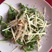 Pasta (de arroz) de alcachofas, aceite de trufas blancas, parmesano, rúcula y parmesano  at Restaurante Amaltea in Cordoba