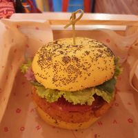 "Spicy cecio" chickpea burgur with red onion chutney, spinach, lettuce and tomato at Flower Burger in Bari