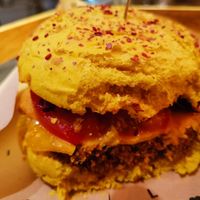 And it was yummie 🤤 at Flower Burger in Bari