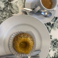 Um Café E Um Bagaço ☕️ 🧁   at Donna Veggie in Guimaraes