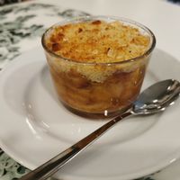 Apple crumble at Donna Veggie in Guimaraes