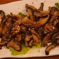 Shitake and giozas at Legumi Sushi Vegan in Lisbon