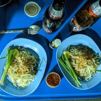 2x vegan pad Thai (70 baht) and 2x beers (140 baht) at Pad Thai Chao in Ayutthaya