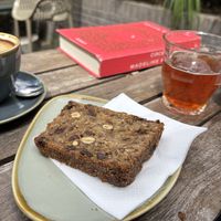 The sadly dry Oshawa cake  at De Roos in Amsterdam