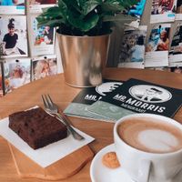 Oat cappuccino and vegan brownie at Mr. Morris in Tilburg