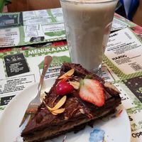 Snicker pie with Chai (oatly) at Toet in Groningen