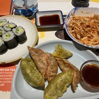 Gemüse Gyoza, Quinoa Gyoza, Kabechu Salat, Avocado Maki  at Akakiko in Pasching