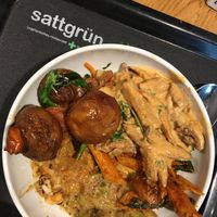 Wilde Bowl mit Champignons, Soja-Stroganoff, Rosenkohl und und und...  at Sattgrün Kolumba Viertel - Mitte in Cologne