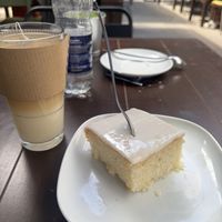 Tea and lemon cake   at Sattgrün Kolumba Viertel - Mitte in Cologne
