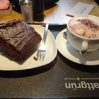 Chocolate cake and hot chocolate at Sattgrün Kolumba Viertel - Mitte in Cologne