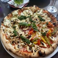 Vegan vegetable pizza at MammaMia in The Hague