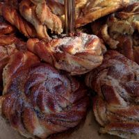 Vegan cardamom & cinnamon buns   at Jord & Bord Örnahusen in Borrby