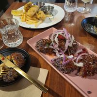 Fish and Ships und Fried Cauliflower at Drunken Vegan - 드렁큰비건 in Seoul