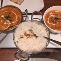 The vegetarian„chicken“ masala (left) and vegan option house special Punjabi Lababdar(right) at Uit India in Alkmaar