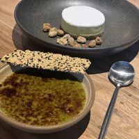 Postres. Créeme brûlée’s de matcha (un poco amargo para mi gusto, pero si te gusta la matcha esta perfecto) y key lime pie, un gusto interesante.  at SACRO in Buenos Aires