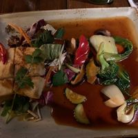 Super leckeres veganes essen in sehr gemütlichem Restaurant. Ich hatte zur Vorspeise ein Tofusteak und als Hauptgang den Fire Wok mit Tofu und Reis 🍚   at Good Rice zum Elefanten in Konstanz