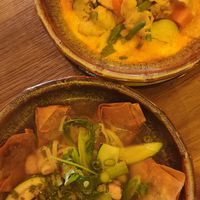 Wantan-Suppe und Phở Curry at Quan Xanh in Leipzig