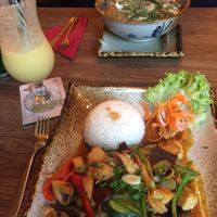 Mango Shake, Pho und Curry at Quan Xanh in Leipzig