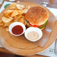 Vegan burger and homemade chips 🍟 at Vivi Bistrot - Navona in Rome