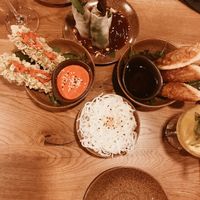 Overal zitten lekkere sausjes bij! at An Vegan House  in Hamburg