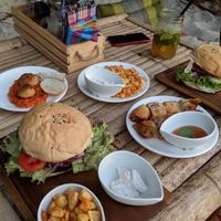 A nice spread, eaten casually on the beach: burgers, not-meatballs, spring rolls, potatoes with vegan aioli, delicious Thaijito cocktail at Benny's On The Beach in Koh Lipe