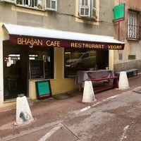 Has front and rear store fronts  at Bhajan Cafe in Nice