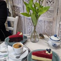 Strawberry chocolate and Strawberry Cheesecake at Omas Backstube in Vienna