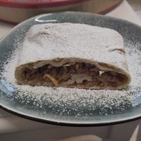 Apfelstrudel at Omas Backstube in Vienna