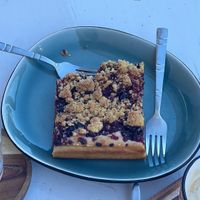 Vanilla-lemon sponge cake with crumble and berries   at Omas Backstube in Vienna