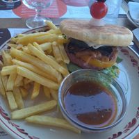 Hamburguesa vegana (11.50€) at Santa Francesinha in Porto